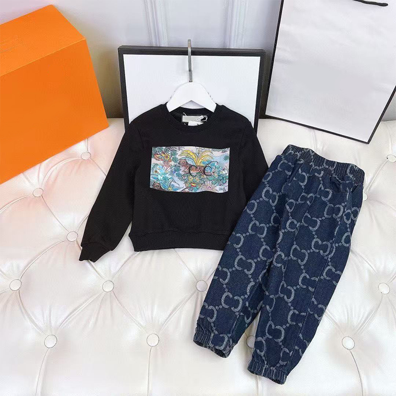 Children designer clothing set with printed round neck sweatshirt letter pants stylish and stylish 2-piece set for boys and girls