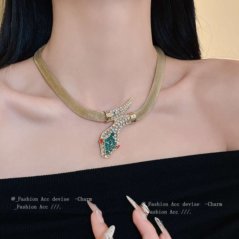 Dia-encrusted Snake Necklace Unique Creative Light Style Clavicle Chain Exquisite Fashion Trendy Personality Jewelry for Women