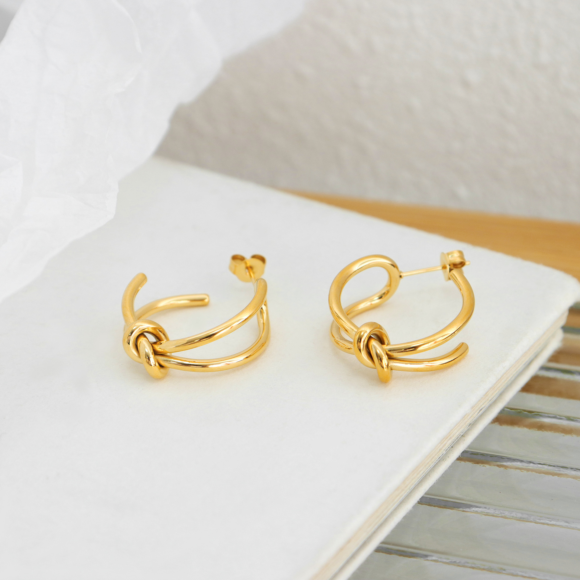 Designer Earrings for Lady Stainless Steel 18k Gold Knot Earrings for Women C-shaped Light Luxury Jewelry Wholesale