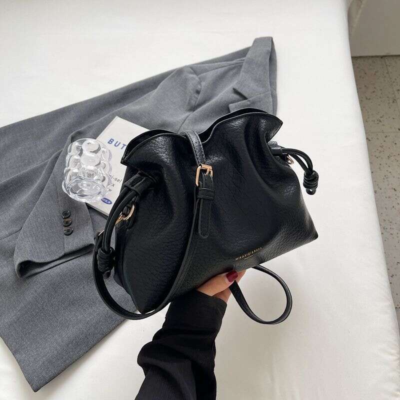 Korean Fashion Small for Women, Autumn and Winter Pleated Cloud Bag, Niche Texture Crossbody Bucket Bag