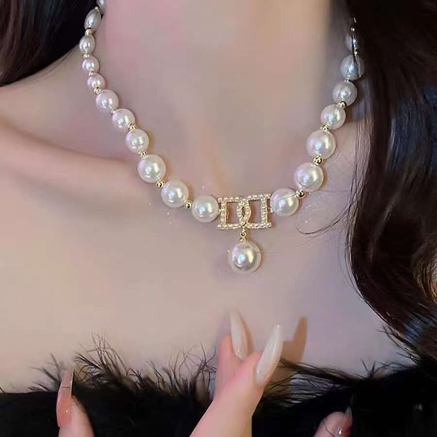 Korean INS Style Simple Personality Necklace with Inlaid Dias and Pearls, Short Choker Chain, Internet Celebrity Temperament Design Sense Jewelry