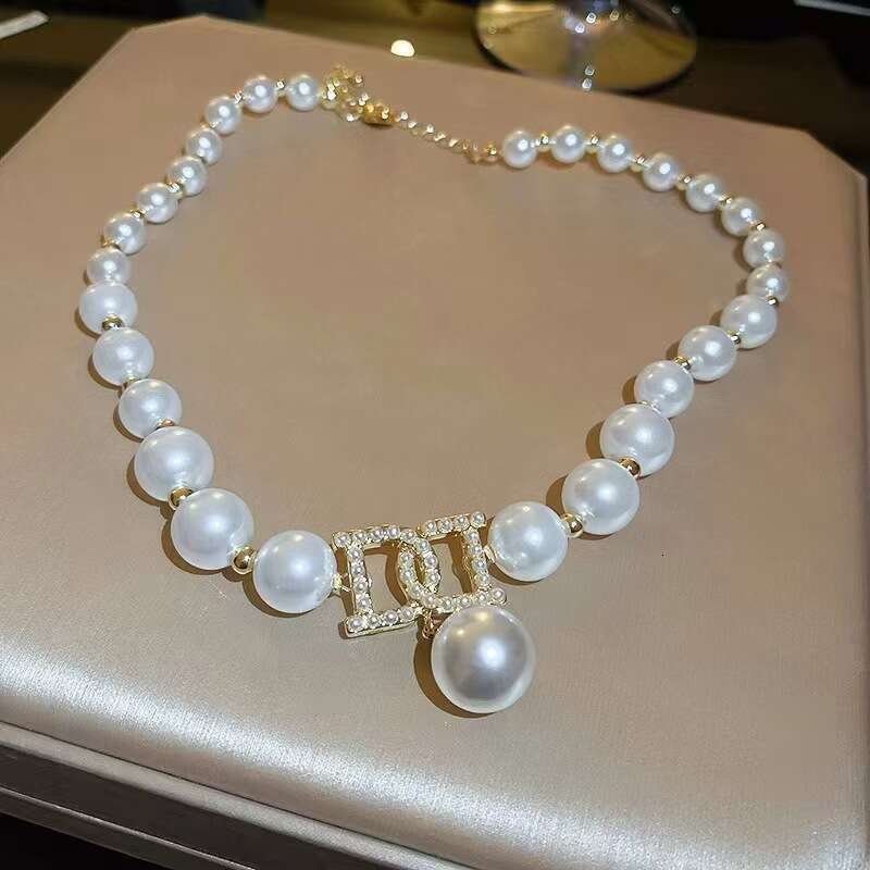 Korean INS Style Simple Personality Necklace with Inlaid Dias and Pearls, Short Choker Chain, Internet Celebrity Temperament Design Sense Jewelry