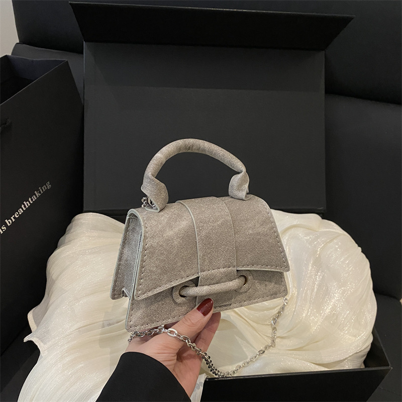 2025 Summer New Women's Shoulder Crossbody Bag Simple women's Small Square Bag Fashion Versatile Shoulder Bag New Designer Bag New Designer 