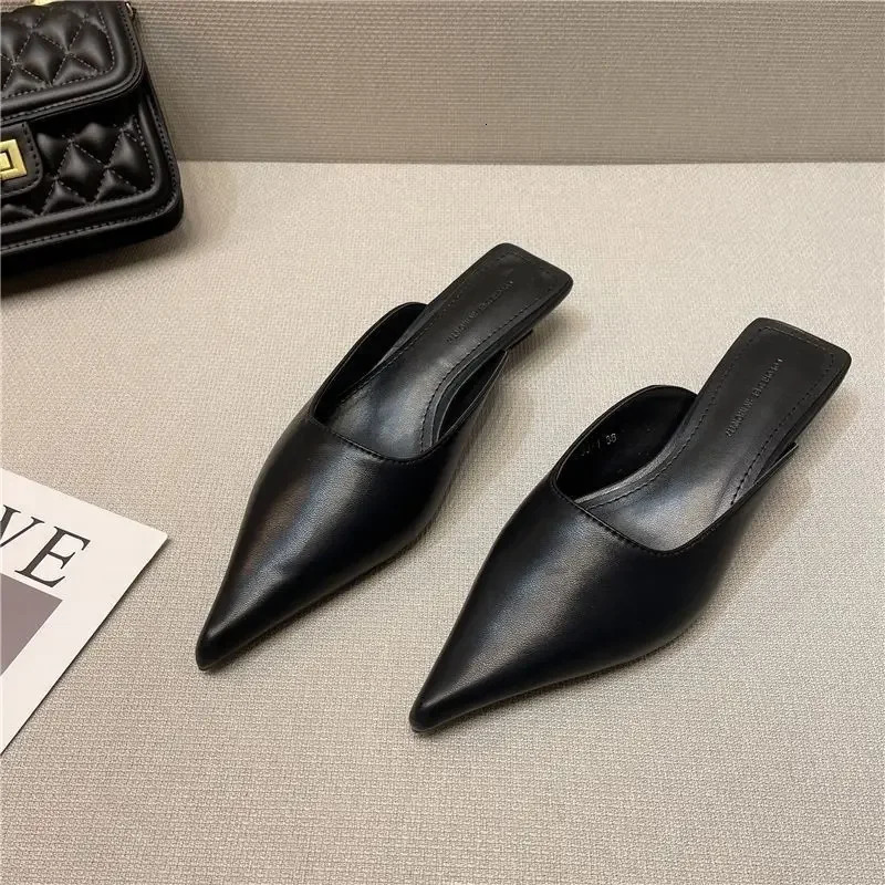 Woman Slippers Pointed Toe Outside Job Sandals Slides Mules Low Heel White Shoes for Women with Comfortable Korea Style 250717