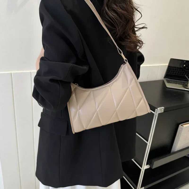 Trendy Women Shoulder Bag PU Leather Underarm Bag Solid Color Handbags Leisure Commuting Small Handle Bags Fashion Zipper Clutch R250717