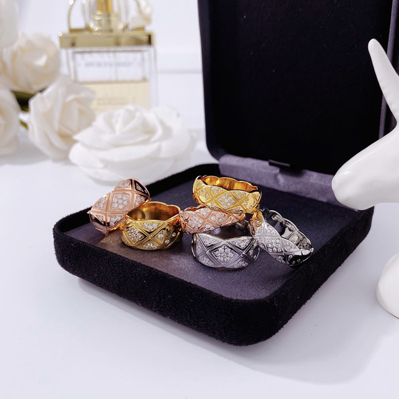 Designer Wide Diamond Pattern Inlaid AAA Zircon Ring for Women High-end Small Fragrance Style Couple Ring 18K gold plated jewelry for lady best gift