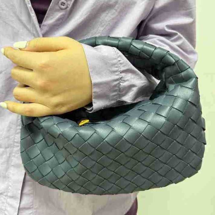 2025 Woven Bag Handheld Knotted Cloud Bags Soft Leather Wrinkled Dumpling Bag Versatile Women Underarm Tote Bags 250718