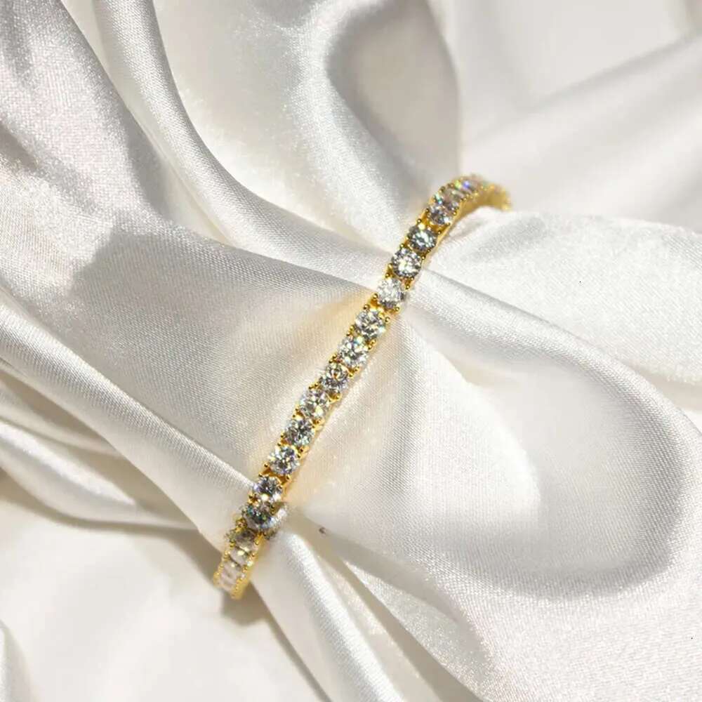 Stunning Ice-Tipped VVS1 Grade Moissanite Pendants Necklace Crafted from Solid Yellow Gold Options