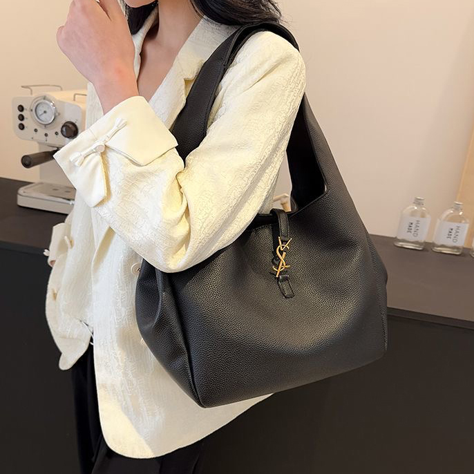 Designer bag Bucket Bag Shoulder Bag Luxury Bag Crossbody Designer 2025 Women Elegant Versatile handbag Casual commuting Crossbody bag Manifest temper