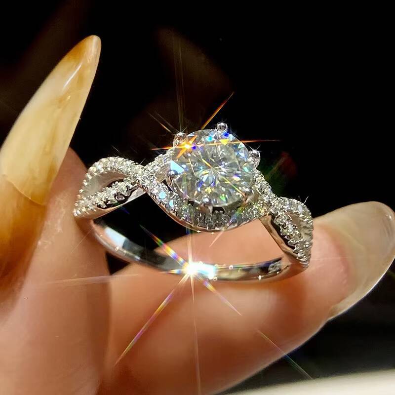 Factory Wholesale 1-2 Ct Luxury 925 Sterling Silver Engagement Ring GRA Pass Diamond Tester Moissanite Solitaire Ring for Women