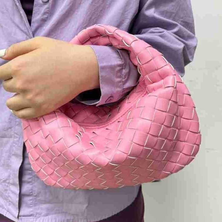 2025 Woven Bag Handheld Knotted Cloud Bags Soft Leather Wrinkled Dumpling Bag Versatile Women Underarm Tote Bags 250718