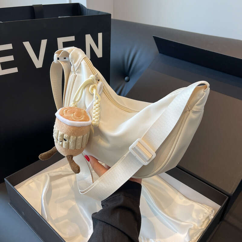 Large Capacity Single Shoulder Crossbody Crescent for Women 2024 New Spring Summer Casual Versatile Dumpling Nylon Commuter Bag