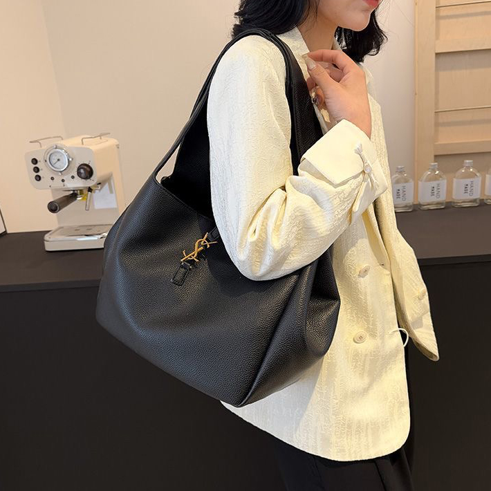 Designer bag Bucket Bag Shoulder Bag Luxury Bag Crossbody Designer 2025 Women Elegant Versatile handbag Casual commuting Crossbody bag Manifest temper