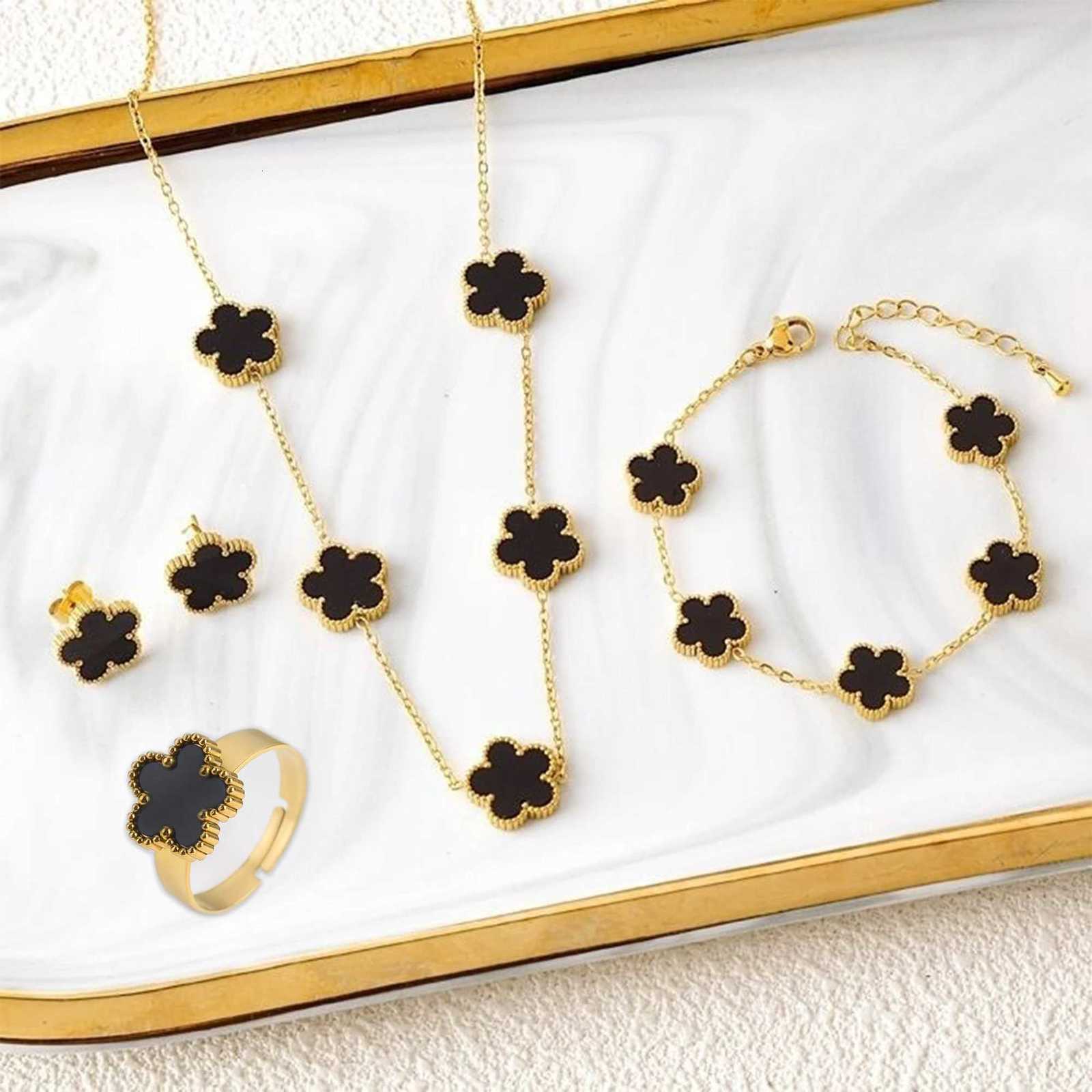 Classic Luxury 4pcs Stainless Steel Bracelet Necklace Earrings Ring Five Leaf Flower Jewelry Set for Wen Party Jewelry X250718