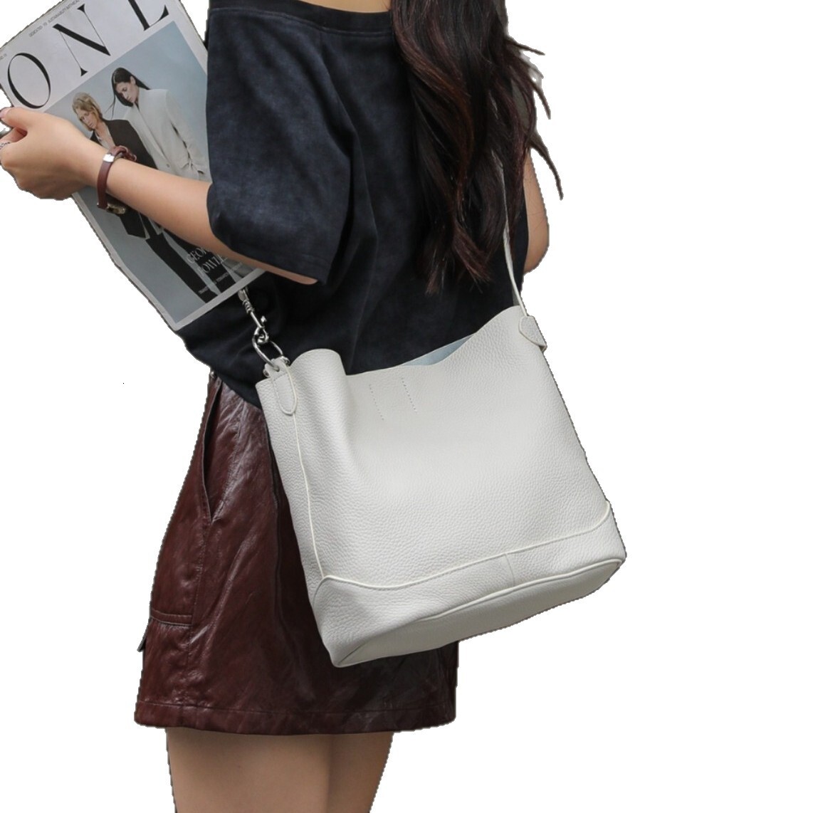 2025 Designer Bucket Bag Women's New Large Capacity Multi functional Slanted Shoulder Handbag Handbag