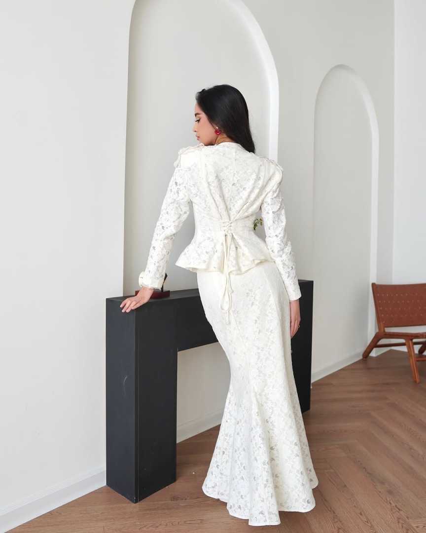 Gorgeous 2 Pieces Customized Women Suits Lace Fabric Appliques Pearls Beadeds Dresses Mermaid Skirt Slim Fit Evening Party Wear