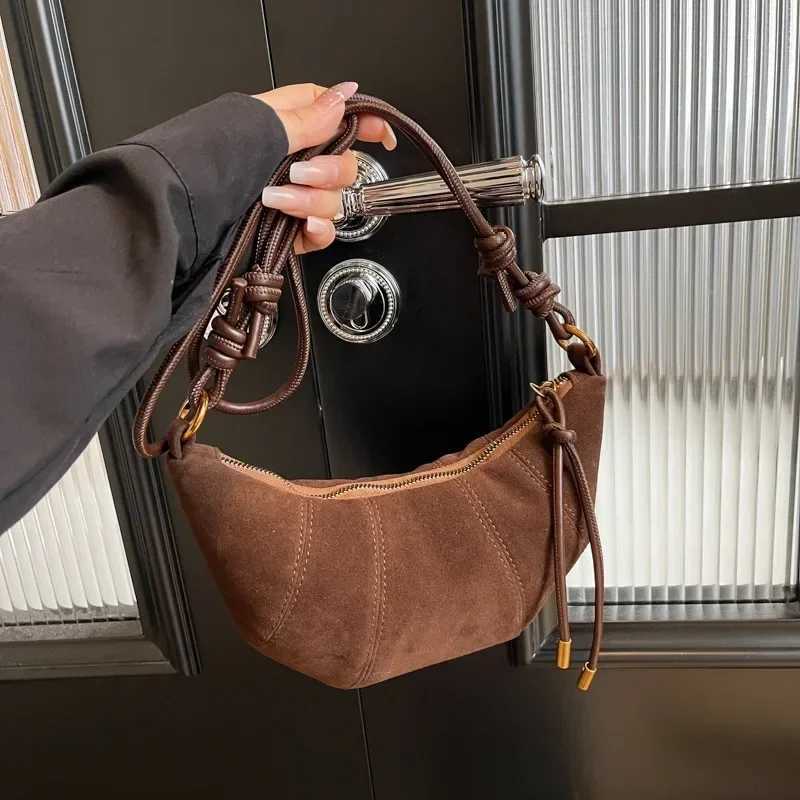 2024 High Quality Veet Material Zipper Shoulder Bag Solid Color Simple Fiable Crossbody Bag Soft Wern Style Handbag XJ250718