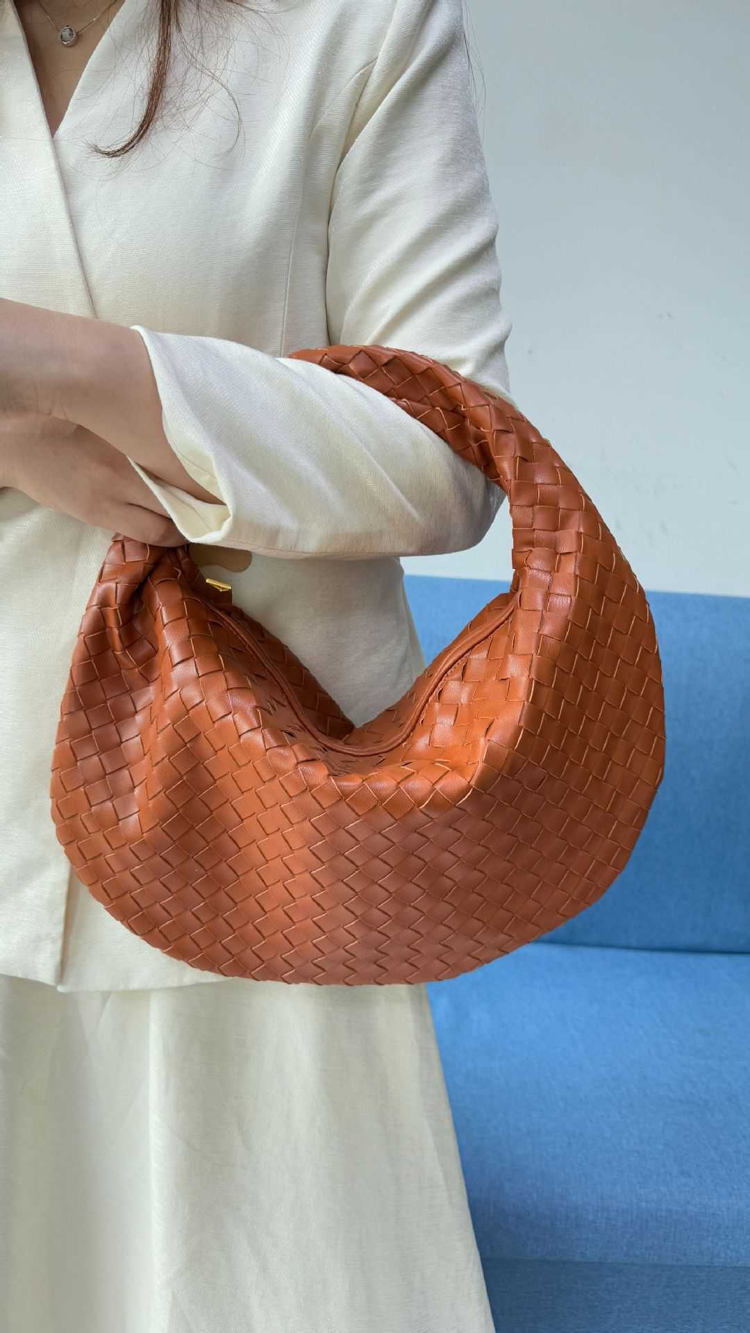 2025 Woven Bag Handheld Knotted Cloud Bags Soft Leather Wrinkled Dumpling Bag Versatile Women Underarm Tote Bags 250718