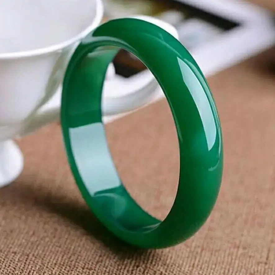Natural green Jade Bracelet Bangle For Women Hand Carved Bangles Lady Jewelry Charm Bracelet Fashion Accessories 67-68mm 250717