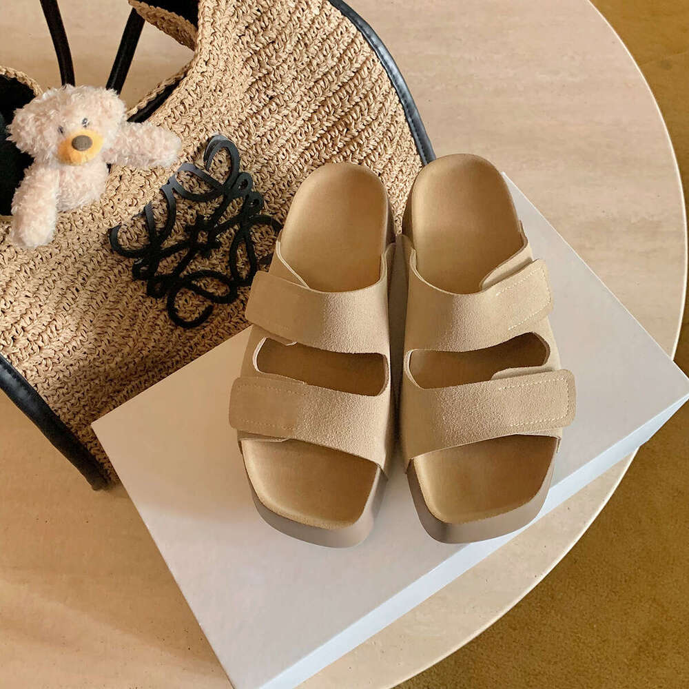 Designer Summer New Slippers for Women, Outdoor Wear, High-End Casual Sandals 2025, Petite Thick-Soled Women's Shoes