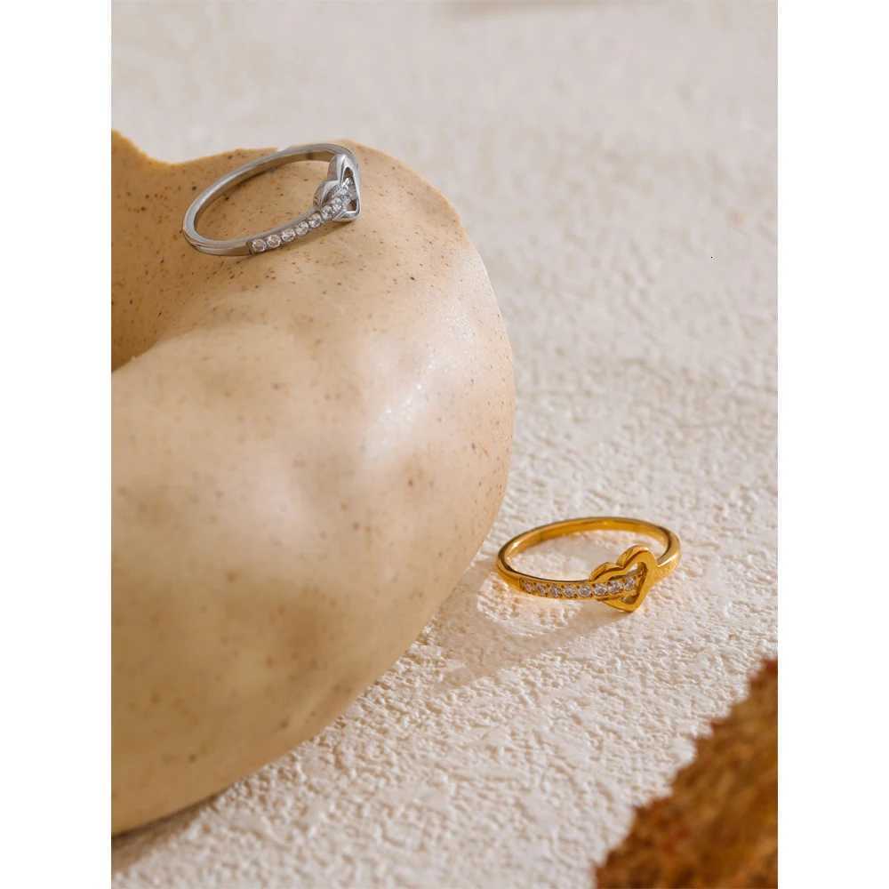 678# Chic Stainless Steel Zirconia Inlaid Cross Love Ring Tarnish Resistant Delicate Daily Fashion Jewelry Quality X250718