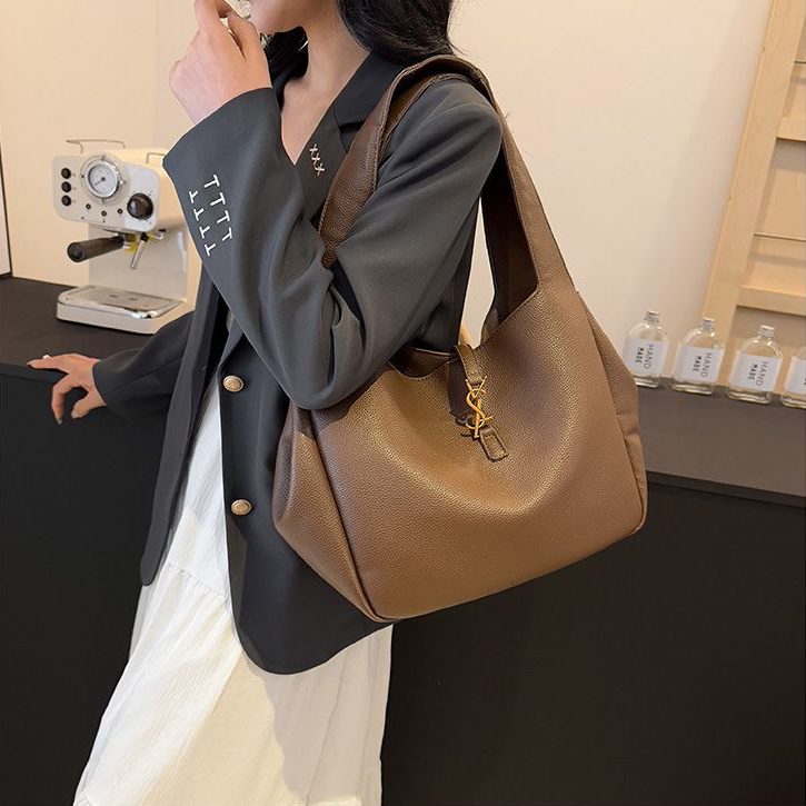 Designer bag Bucket Bag Shoulder Bag Luxury Bag Crossbody Designer 2025 Women Elegant Versatile handbag Casual commuting Crossbody bag Manifest temper