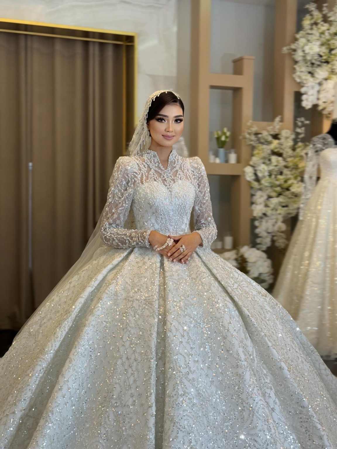 Gorgeous Ball Gown Wedding Dress Sequins Pearls Bridal Gowns High Neck Long Sleeves Sweep Train Dresses Customized vestidos de novia