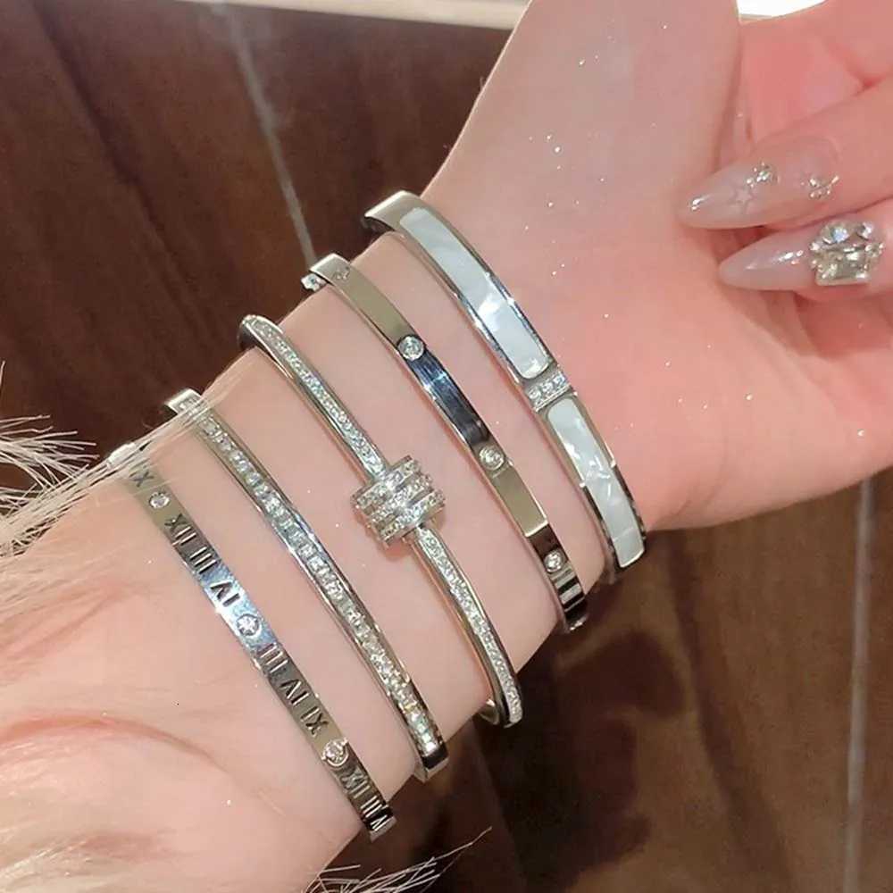 1pc Titanium Steel Silver Bracelet Fashionable Classic Style Stainless Steel Bracelet Inlaid With Zircon For Daily Wear X250718