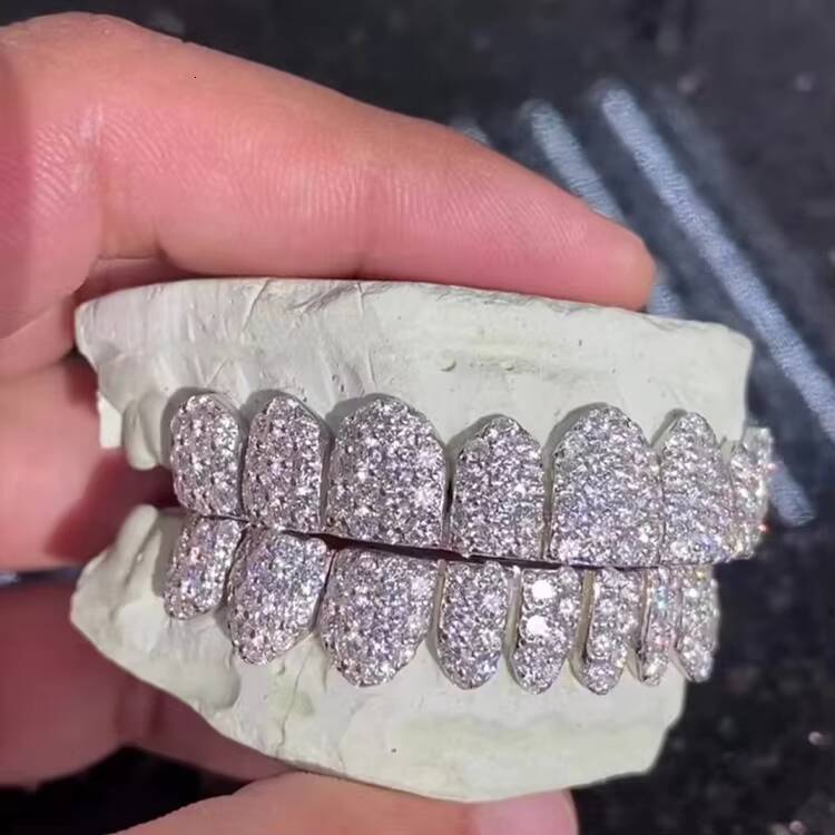 Fashion Jewelry Custom 18K Gold Plated Diamond Grillz VVS Moissanite Diamond Silver Braces of Teeth Hip Hop Grillz