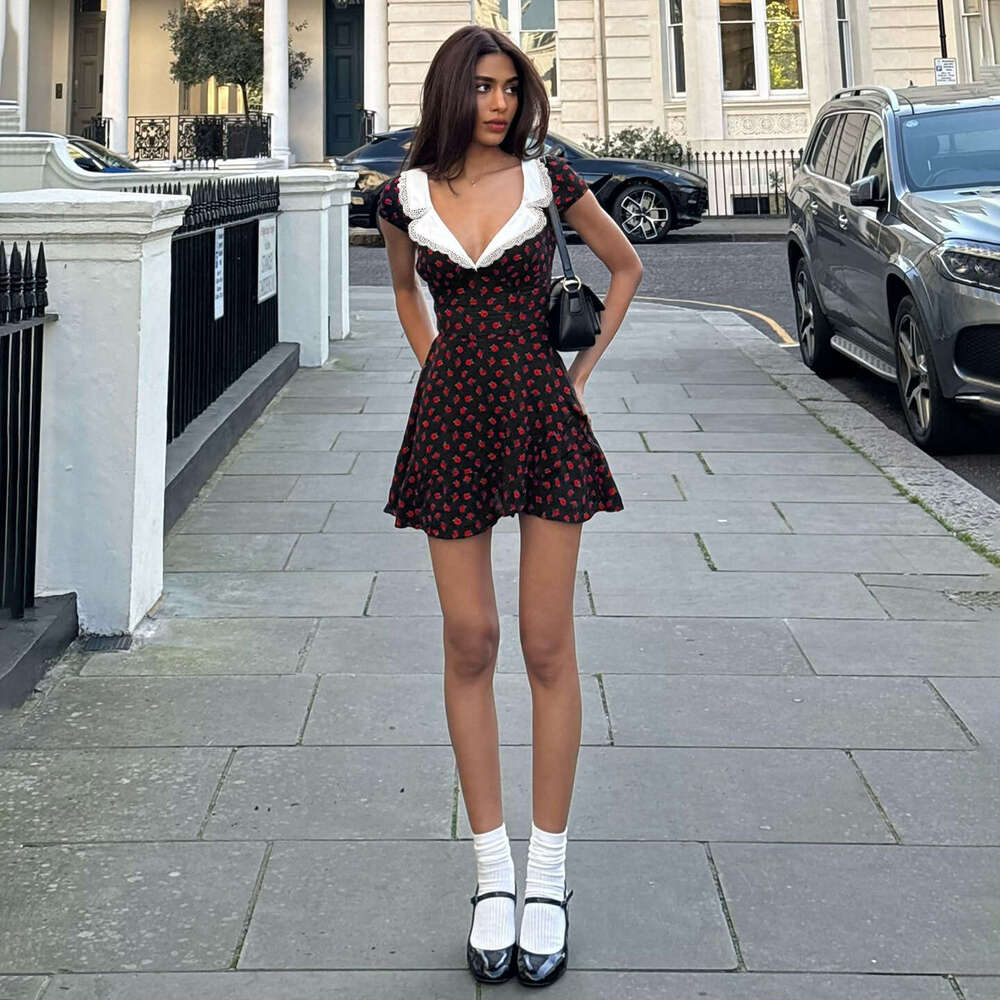 V-Neck Sleeve With Rose Floral Print, Sweet And Spicy Style, Waist-Cinching A-Line Short Dress B5