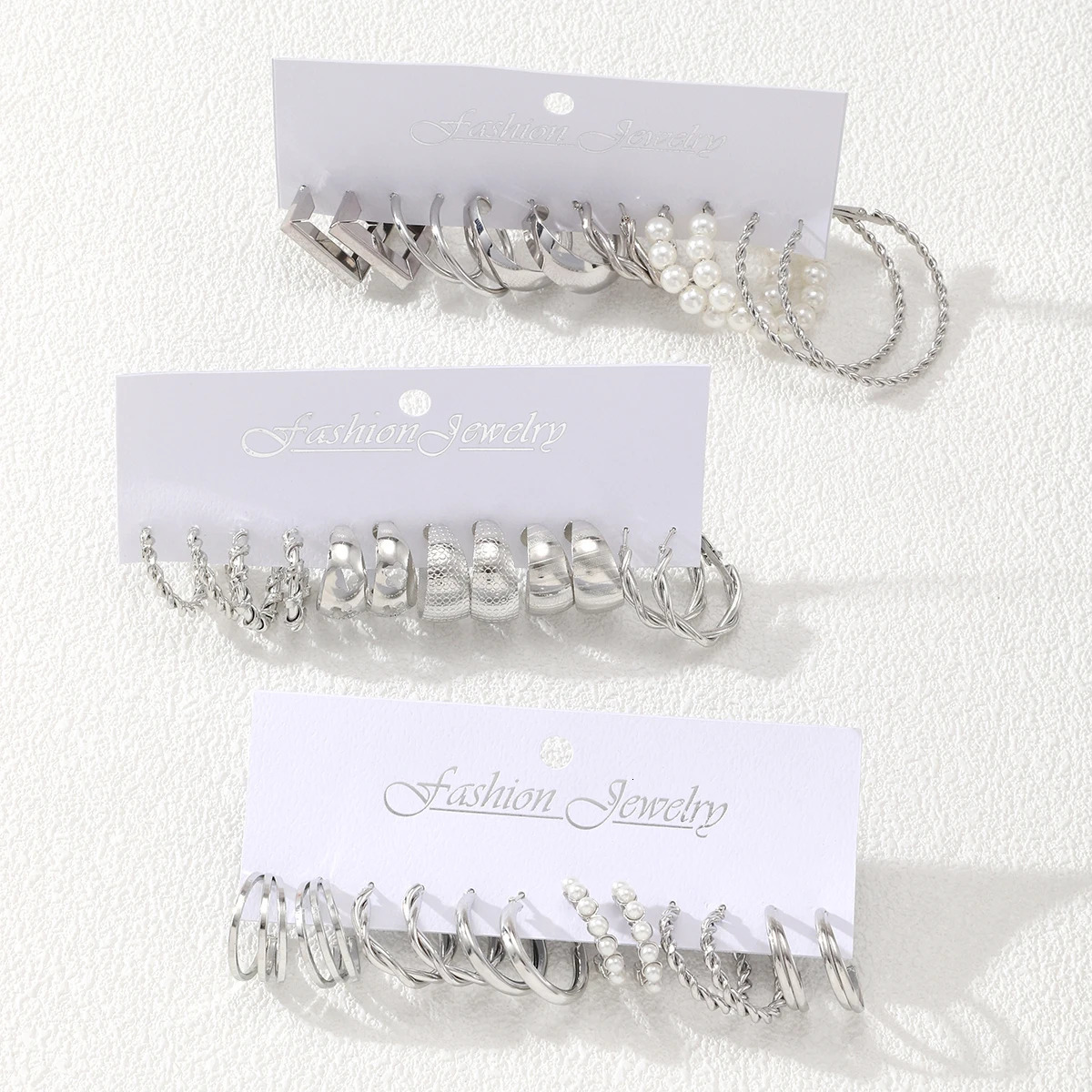 Punk Thick Metal C-shaped Earrings Hip Hop Twist Pattern Round Pearl Hoop Earrings for Women Trendy Spicy Girl Jewelry 250717