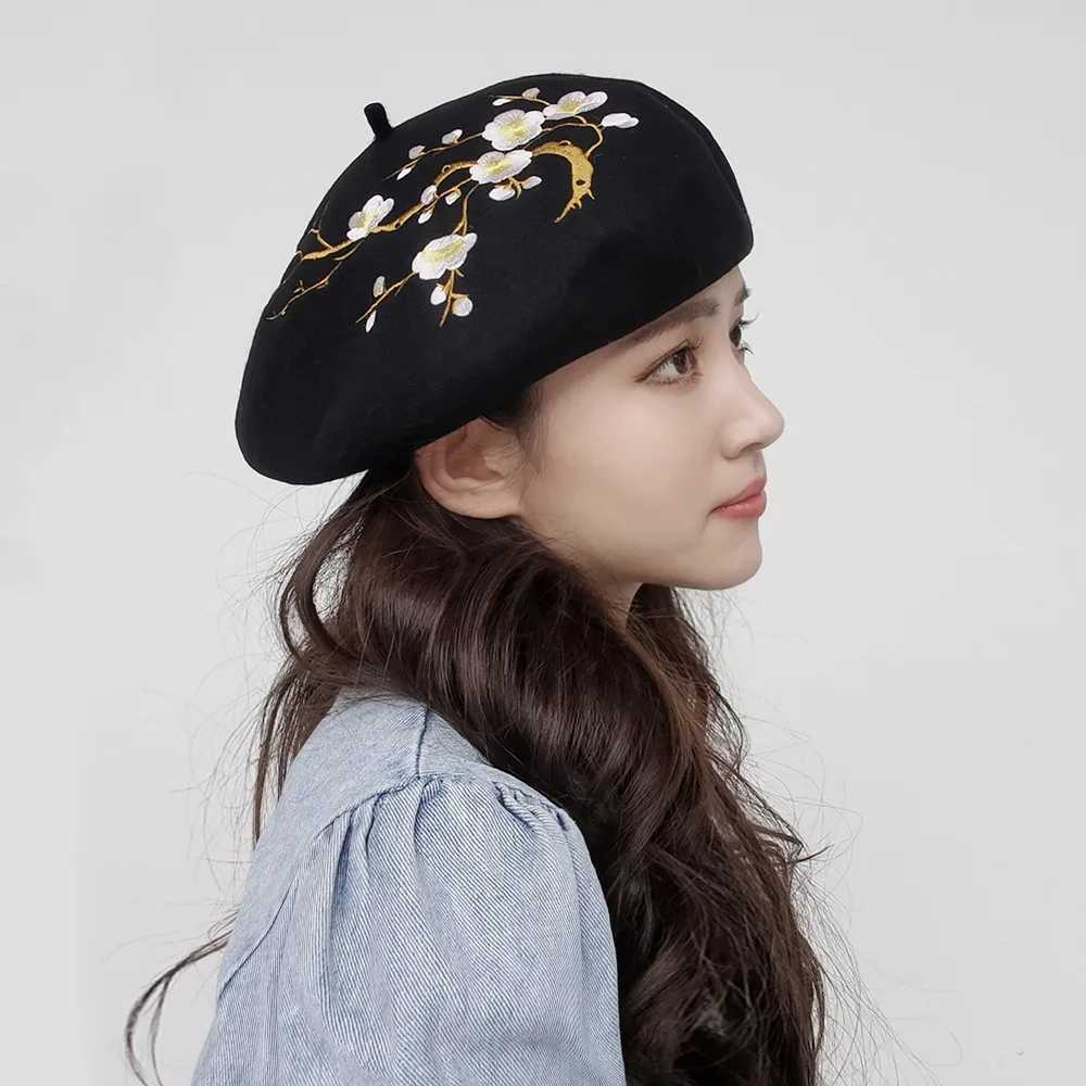 Pink Beret Wool Painter Hat Autumn and Winter Fedora Hat Sweetheart Girl Embroidery Painter Hat Bud Hat Flower Embroidery Beret L250718