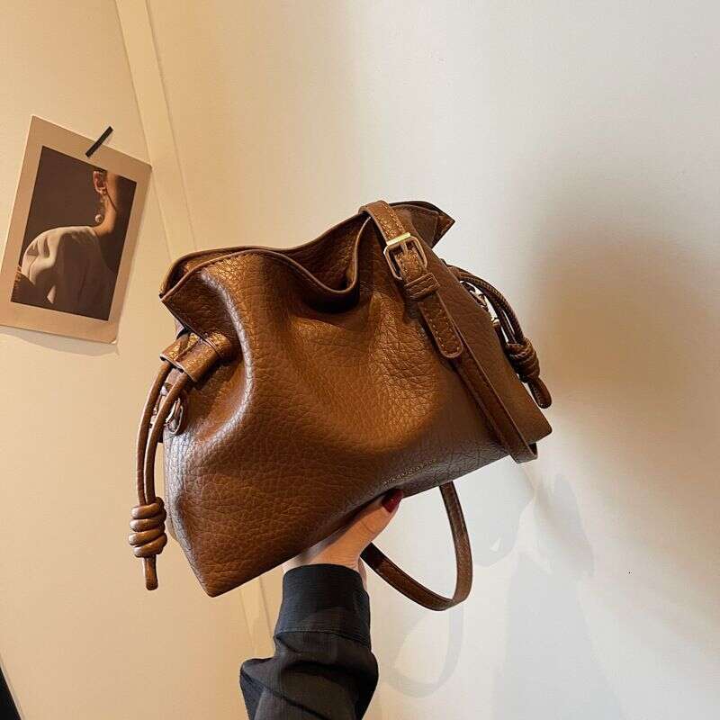 Korean Fashion Small for Women, Autumn and Winter Pleated Cloud Bag, Niche Texture Crossbody Bucket Bag