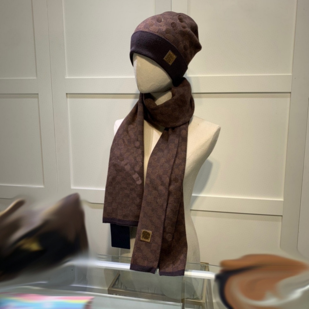 Fashion Wool knitting hat scarf set luxury sacoche hats men women fashions designer shawl cashmere scarfs gloves suitable for winter warm scarves beanie hats d7