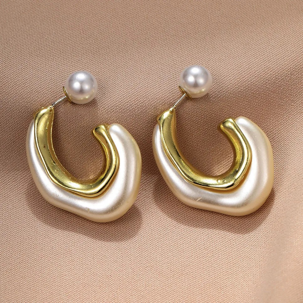 Yups Irregular Metal Pearl Earrings for Women Personalized CC Shape Hoop Earring Korean Fashion Jewelry 250717