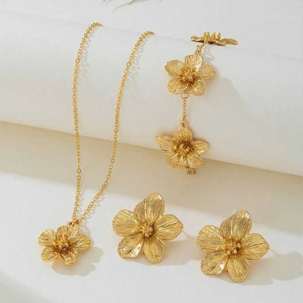 Exaggerated Metal Big Flower Earrings Necklaces Rings Set For Women Vintage Simple Geometric Texture Floral Wedding Jewelry Gift X250718
