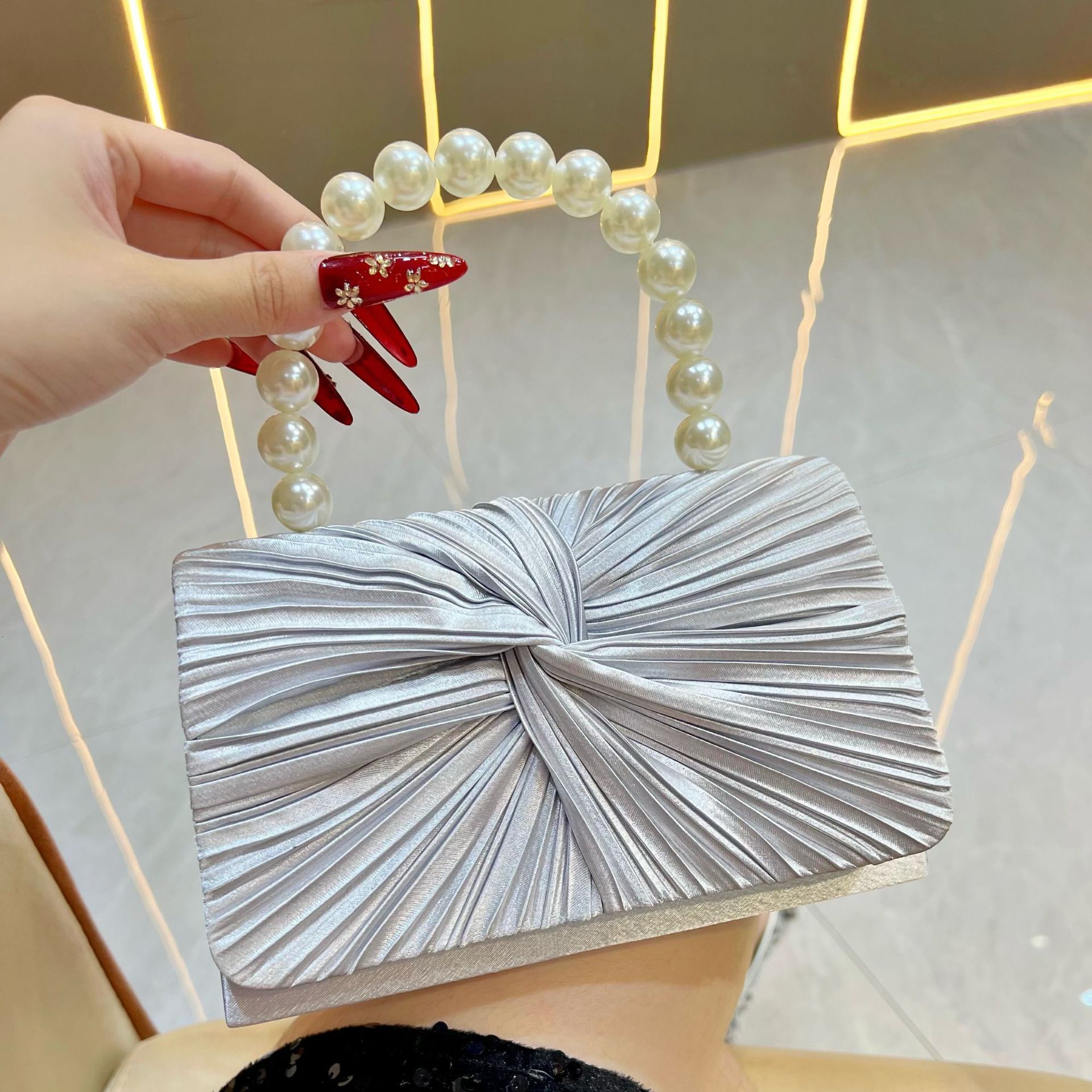 2025 summer new women's shoulder crossbody bag new women's bag fashionable women's pleated banquet bag handbag new designer bag new des