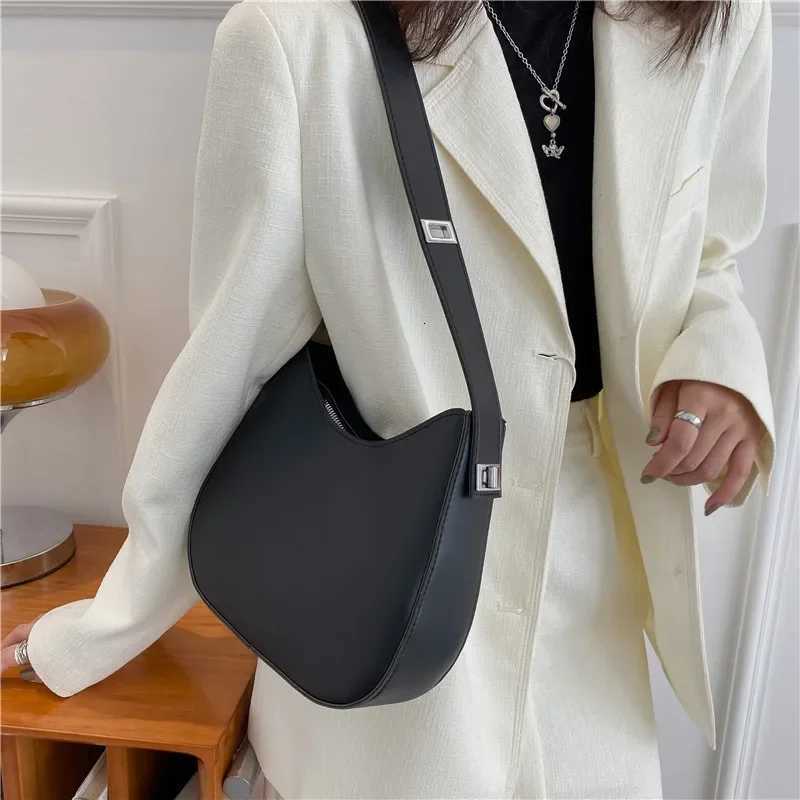 Casual Womens Bag Armpit Bag Summer Simple and Trendy with Lock Texture Large Capacity Shoulder Bag Versatile R250717