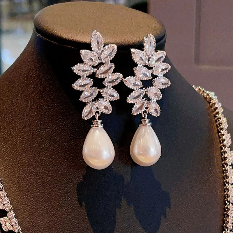 840 Gorgeous Womens Dangle Earrings Brilliant CZ Pearl Earrings Female Accessory for Wedding Trendy Jewelry 250717