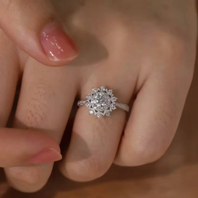 Hot Sale 0.5 Ct Certified Moissanite Diamond Bright Sun Flower Ring for Women 925 Sterling Silver Ring Wedding Jewelry