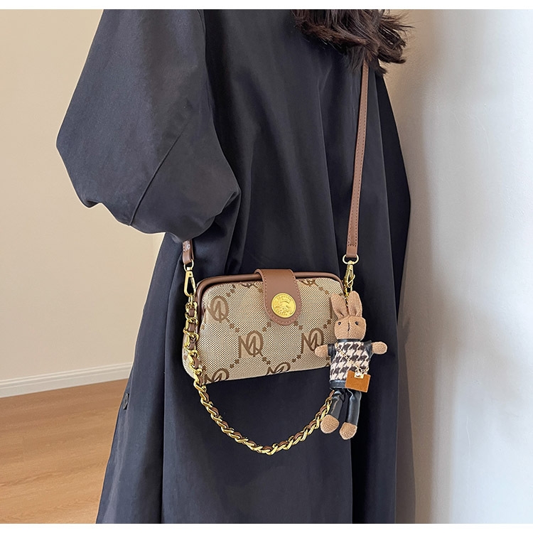New Advanced Underarm Bag with Retro French Style Single Shoulder Clip Fashionable and Versatile Crossbody Bag2025