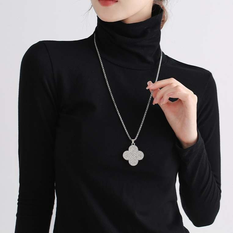 High-end Long Chain Stainless Steel fir Women Leaf Clover Necklace, Light Niche Long Simple Sweatshirt Chain, Titanium Steel Pendant Chain