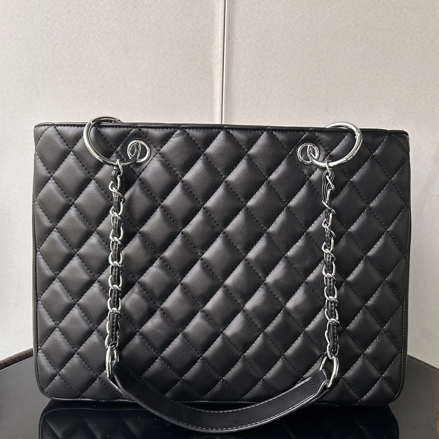 Luxury Designer bag Famous Black Emboss leather Woman Shoulder bag Tassels Totes Women Handbags Lady Letter Messenger Female Evening Bags Female backpack