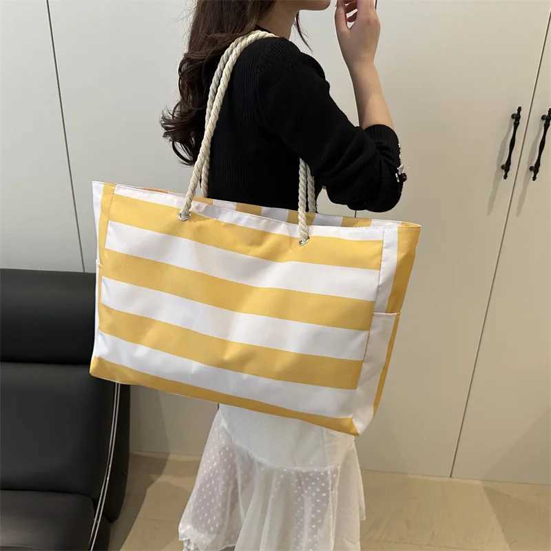 Striped Zipper Outer Bag for Outdoor Travel and Shoulder Waterproof and Sand Resistant Canvas Convenient Folding Beach Bag XJ250718