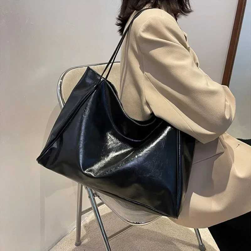 2024 Tote Bag Fi Underarm Pouch Large Capacity Soft Pu Leather Shoulder Bag Crossbody Bag Casual Portable Bucket Bags Y250718
