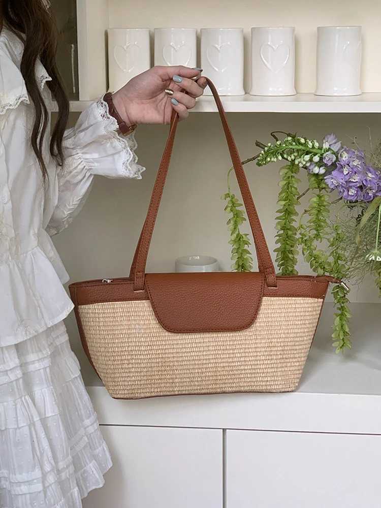 2025 New Vacation Beach Bag Straw Woven Bag Fashion Leisure Shoulder Bag Underarm Bag Womens Daily Commuter Bag R250717