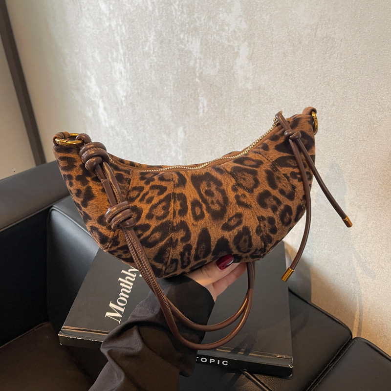 2025 Summer New Women's Shoulder Crossbody Bag Fashion Underarm Dumpling Bag women's Horn Bag Retro Suede New Designer Bag New Designer Luxu
