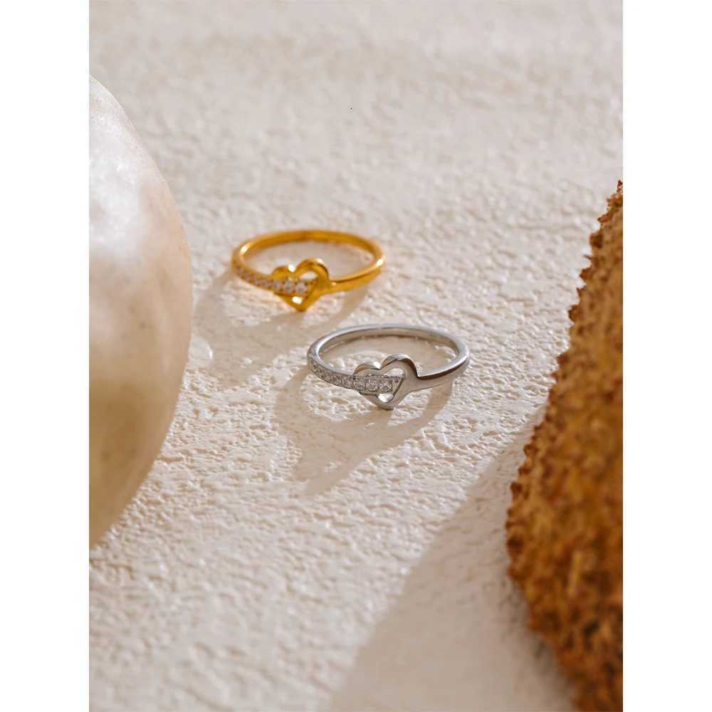 678# Chic Stainless Steel Zirconia Inlaid Cross Love Ring Tarnish Resistant Delicate Daily Fashion Jewelry Quality X250718