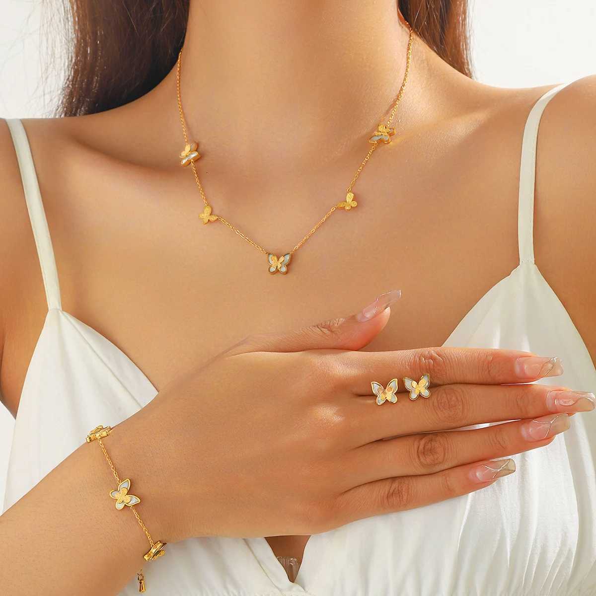 316L Stainless Steel Golden Elegant White Seashell Series Necklace Earrings Bracelet Set Trend Jewelry Gift X2507181