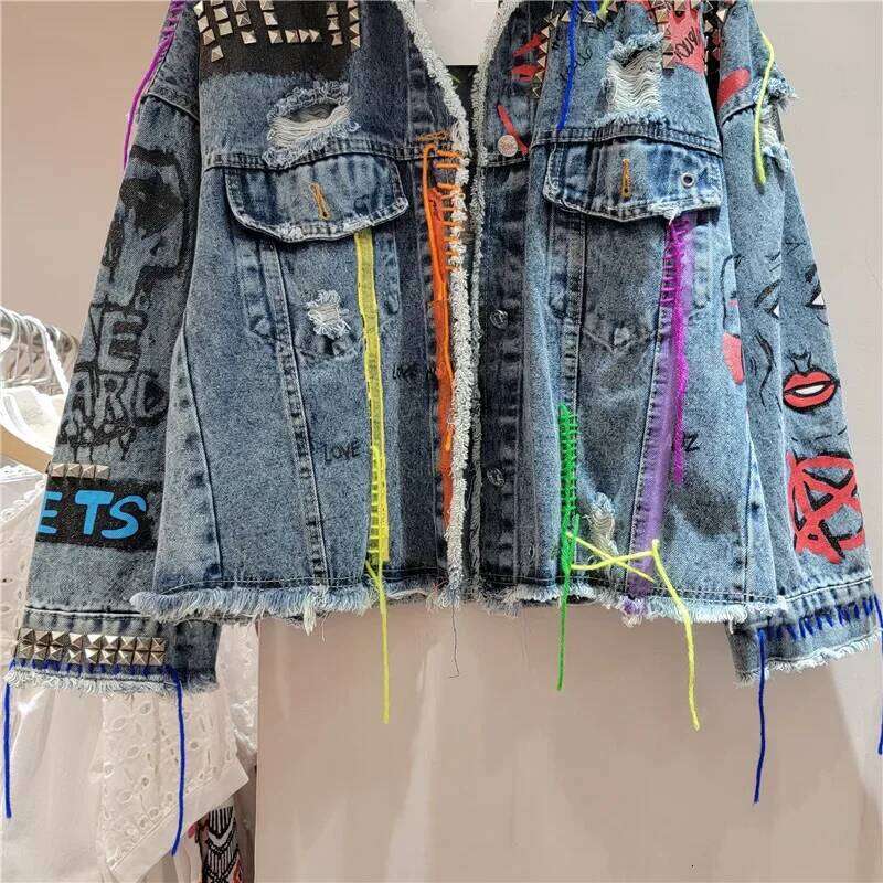 Autumn Fashion Rivet Letter Graffiti Print Holes Pocket Short Denim Jacket Women Streetwaer Loose Casual Jeans Jackets Female